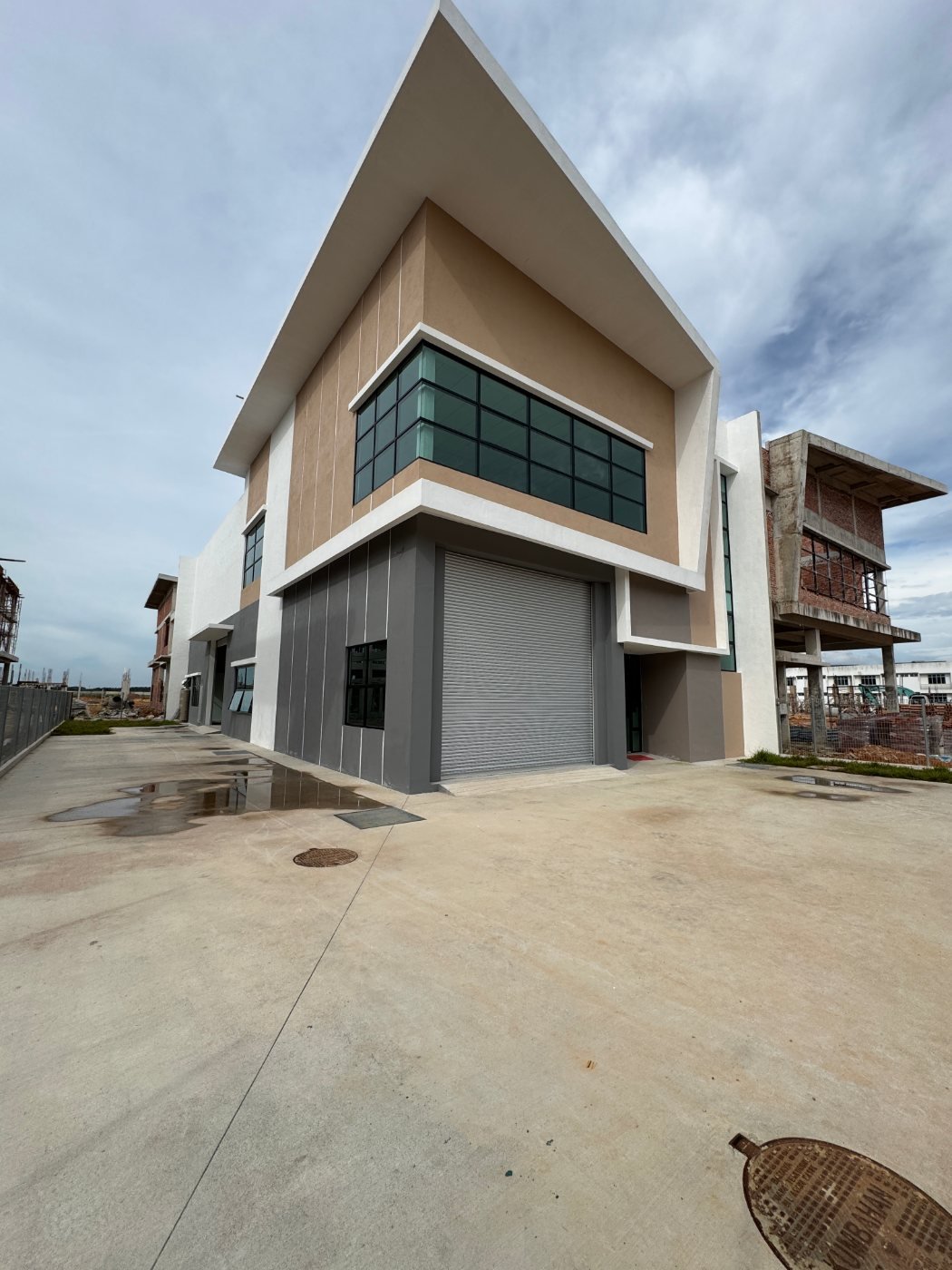 Pabrik klaster yang sudah selesai dibangun di SA88 Industrial Park, Senai