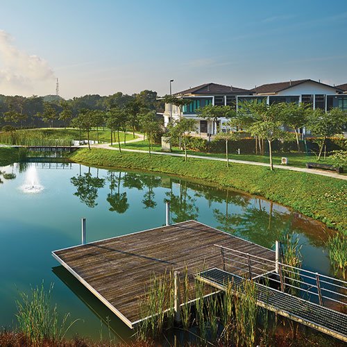 Taman pintu masuk dan kolam, Isola Villas @ Senibong Cove