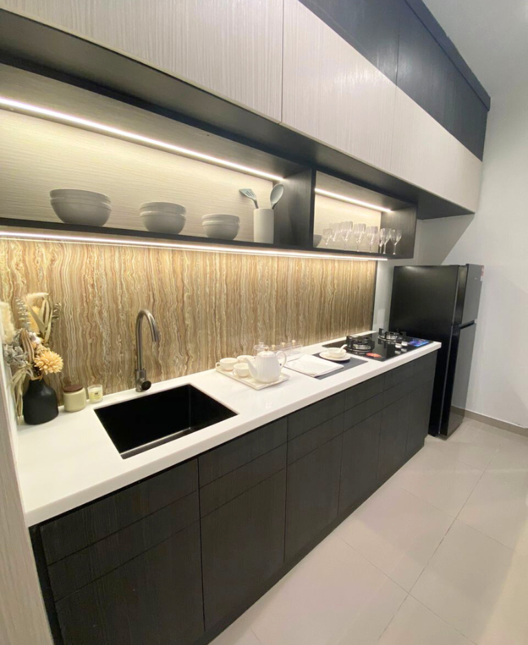 Dapur sebuah unit di KSL Lakeview @ Ponderosa