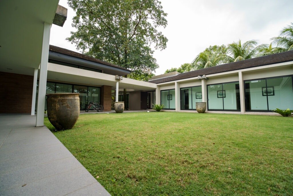 Leisure Farm Court Villa and garden