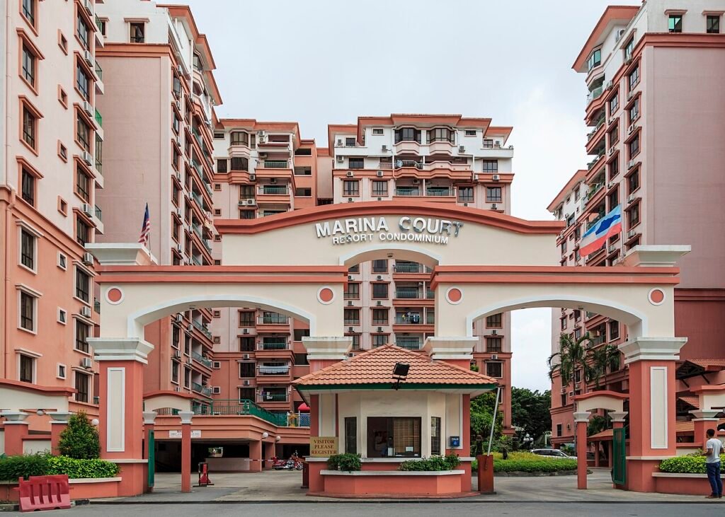 Marina Court Resort Condominium, Kota Kinabalu (foto: Cccefalon, CC BY-SA 3.0, melalui Wikimedia Commons)