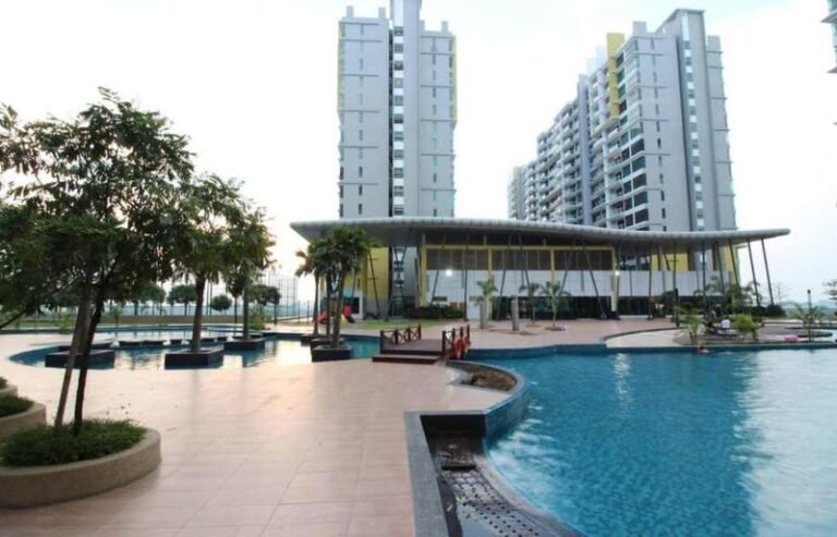 Pool deck and clubhouse with the towers behind, Parc Regency