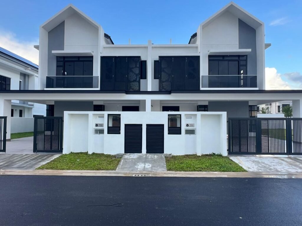 Rumah berkembar Aurinia yang telah siap, Setia Tropika (landed homes)