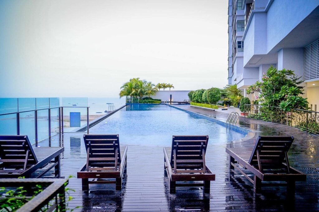 Kolam renang dengan pemandangan laut, Silverscape Residences