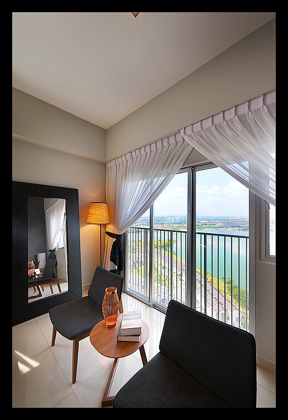 Ruang tamu berperabot dengan pemandangan laut, The Wharf Residence