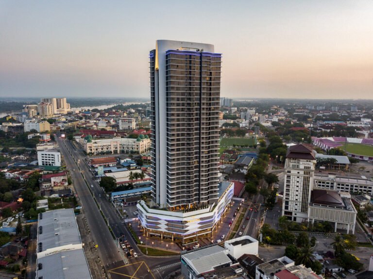 Pandangan udara waktu siang, Troika Residences
