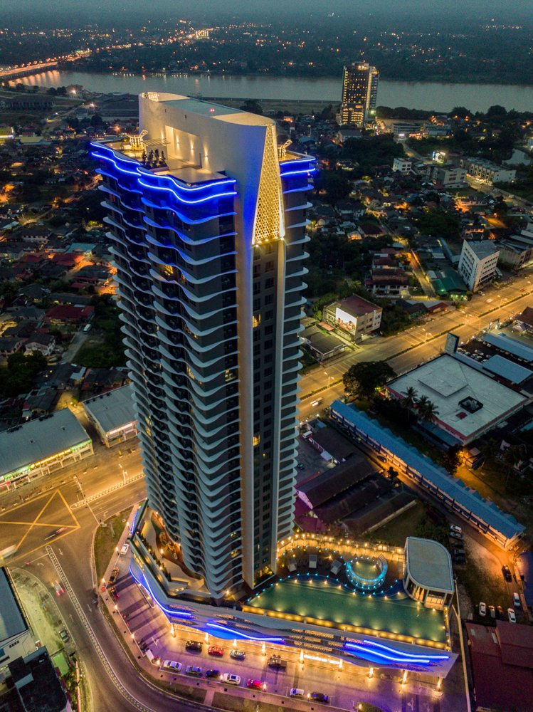 Pandangan udara waktu malam, Troika Residences
