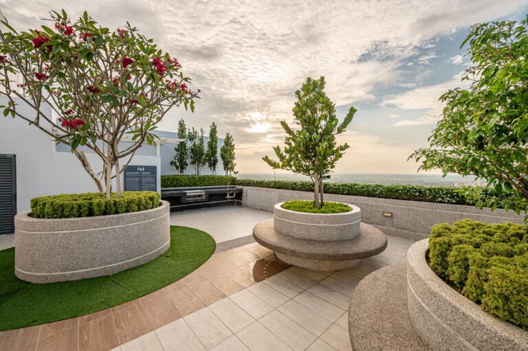 Taman atas bumbung, Troika Residences