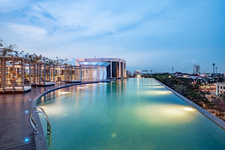 Kolam renang infiniti, Troika Residences