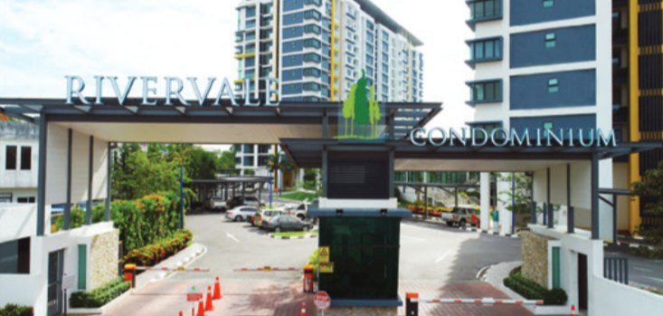 Pondok pengawal dan pintu pagar utama di Rivervale Condominium
