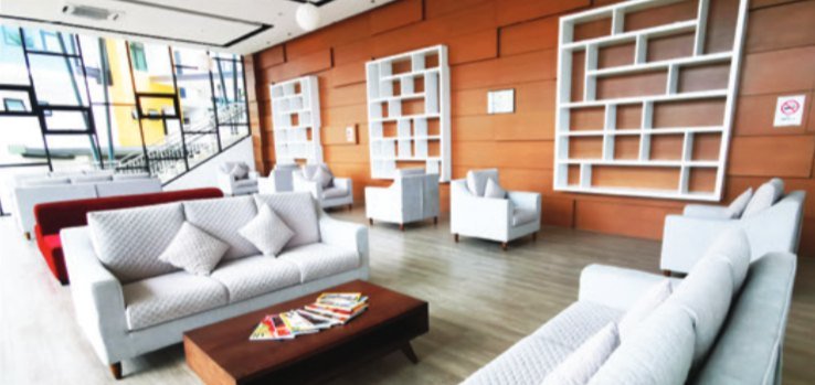 Ruang rehat penghuni di Rivervale Condominium