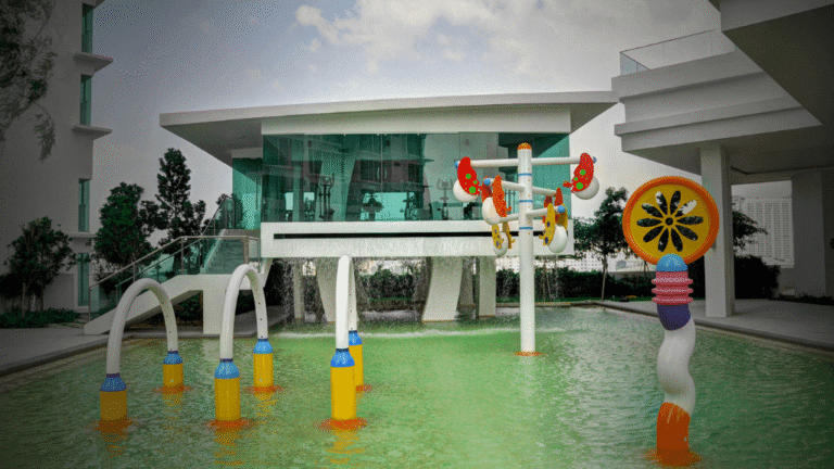 Children’s splash pool, The Clovers